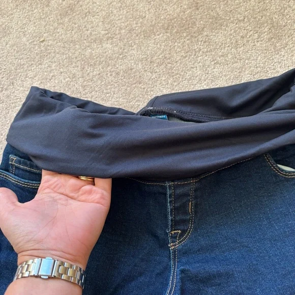 Maternity denim capris - Picture 3 of 10